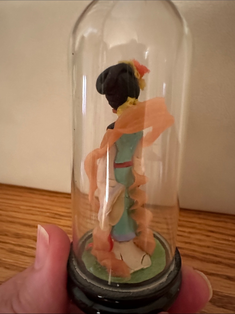 Miniature dolls under glass - Picture 5 of 5